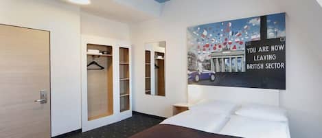 Hypo-allergenic bedding, desk, soundproofing, free WiFi