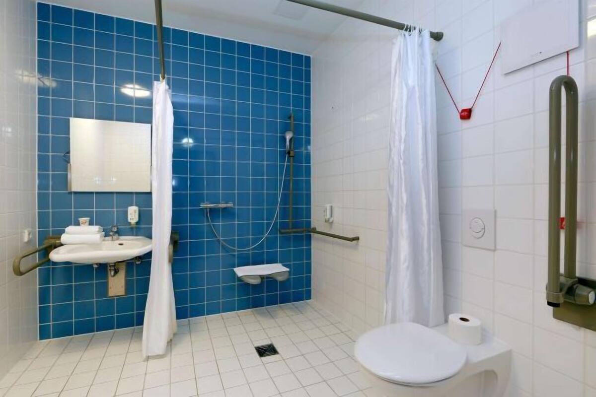 Baño | Ducha, secador de pelo, jabón y champú