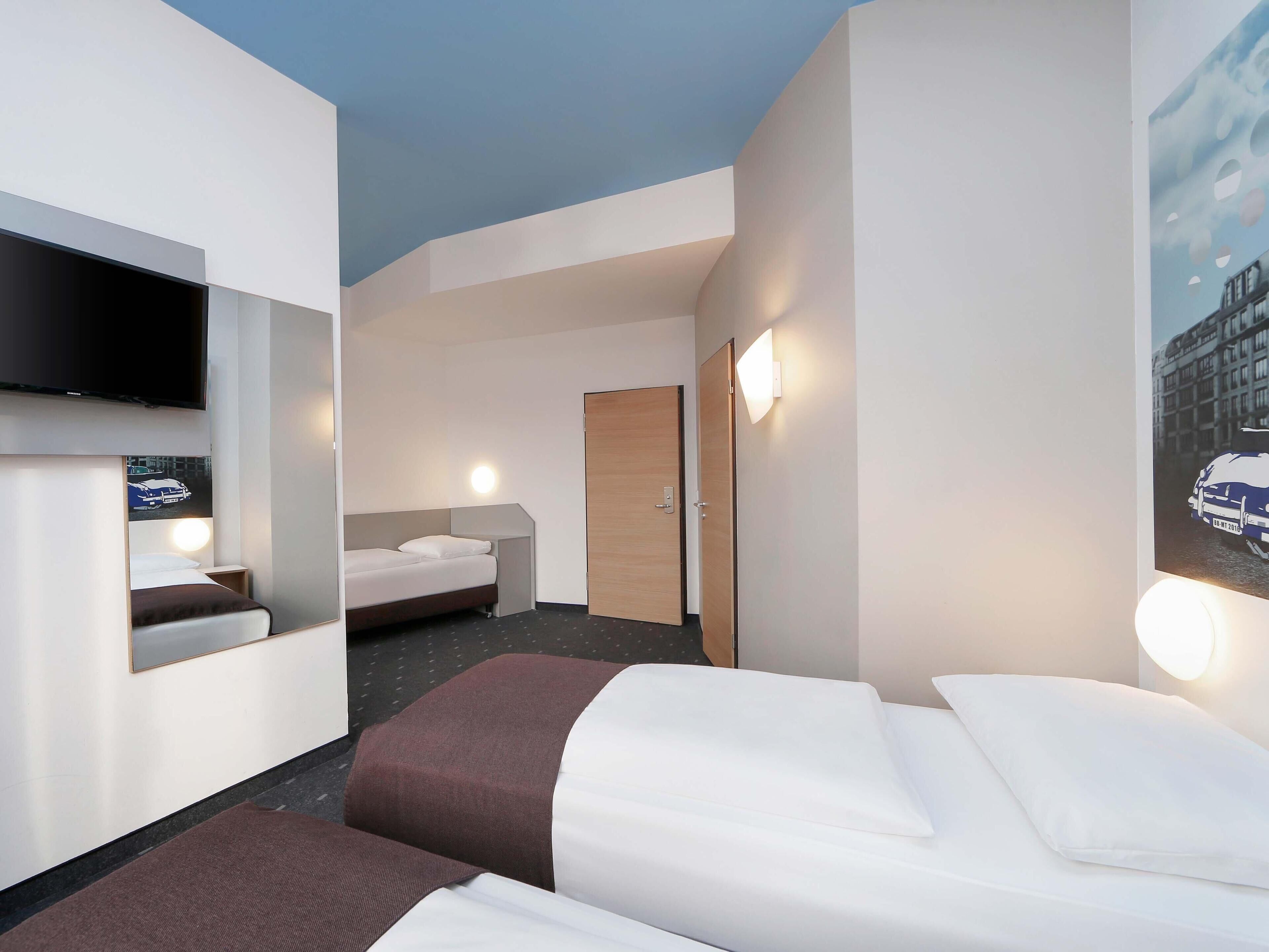 Hypo-allergenic bedding, desk, soundproofing, free WiFi