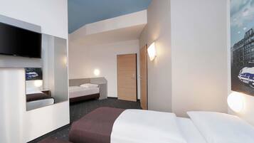 Triple Room | Hypo-allergenic bedding, desk, soundproofing, free WiFi