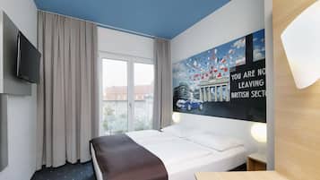 Hypo-allergenic bedding, desk, soundproofing, free WiFi