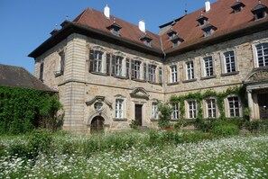 Exterior - Ferienzimmer im Schloss Burgpreppach (Burgpreppach)