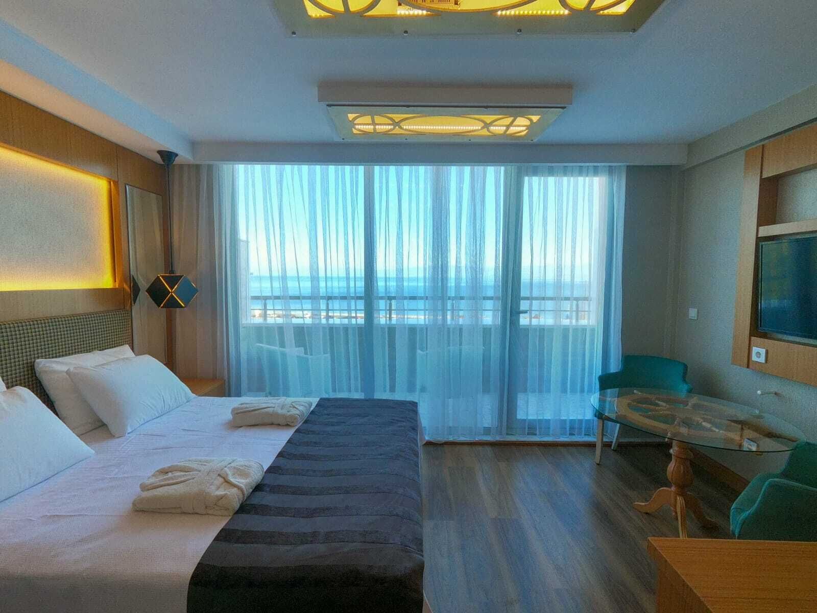 standard room, harbour view | premium bedding, down duvets, select comfort beds, minibar