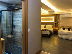 Business Suite, Jetted Tub, Harbor View | Premium bedding, down comforters, Select Comfort beds, minibar - The Green Park Hotel Sinop (Sinop)