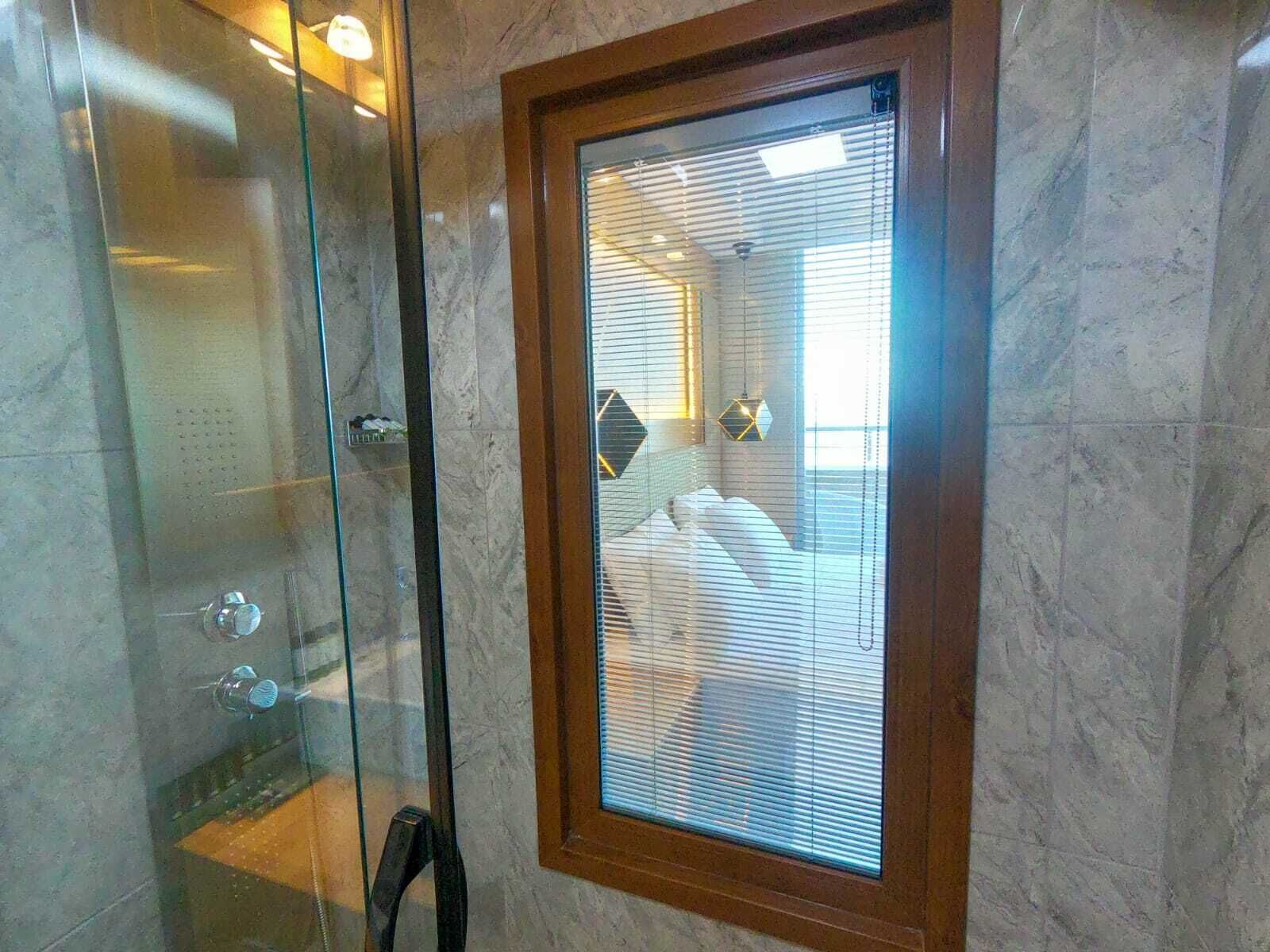 standard room, harbour view | bathroom | designer toiletries, hair dryer, dressing gowns, towels