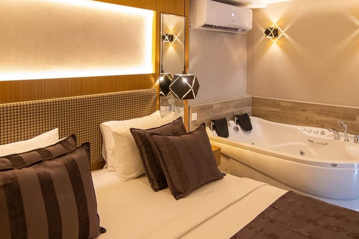 Business suite, bubbelbad, uitzicht op haven | 1 slaapkamer, luxe beddengoed, donzen dekbedden, Select Comfort-bedden