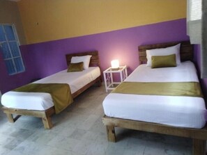 1 Schlafzimmer, laptopgeeigneter Arbeitsplatz, schallisolierte Zimmer