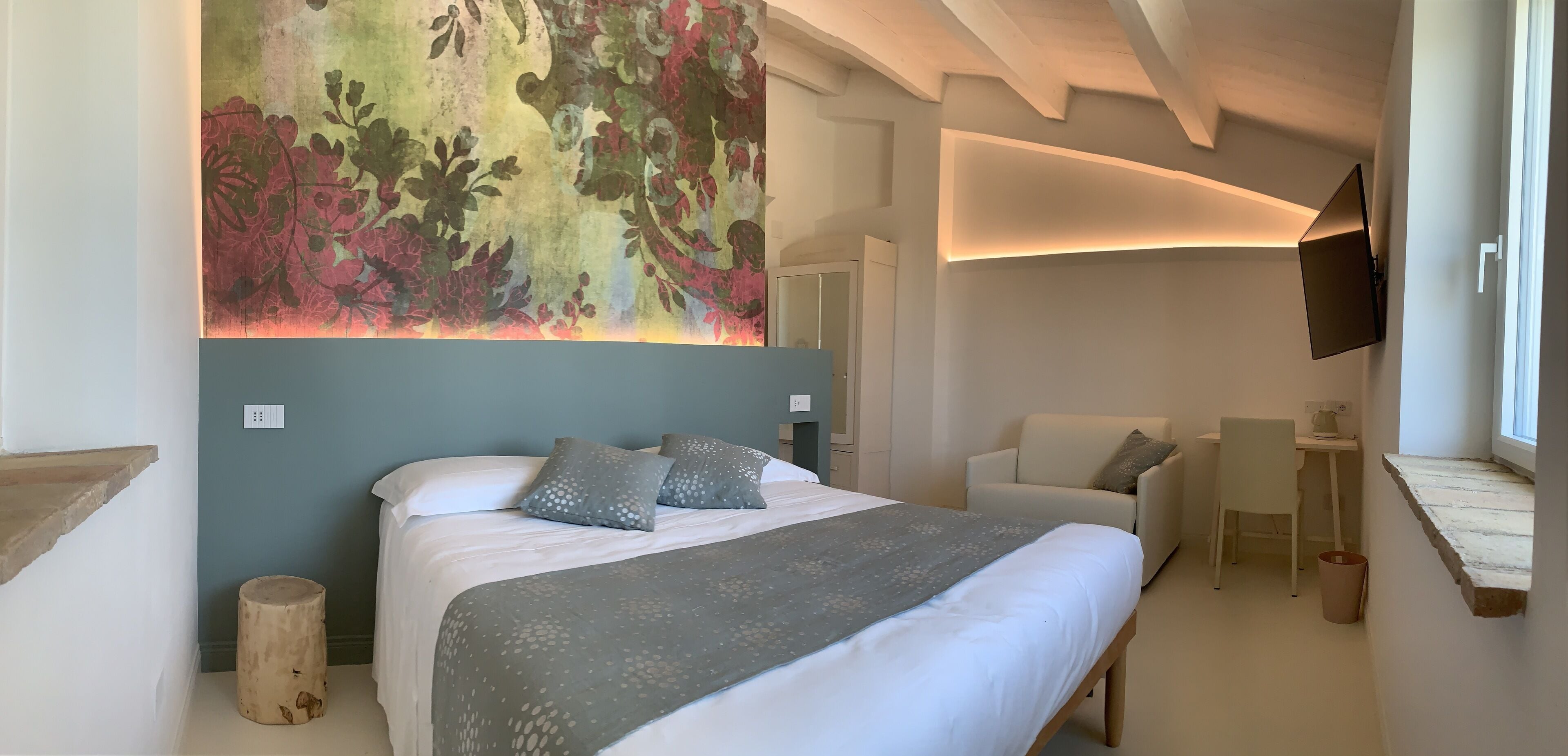 Triple Room | In-room safe, individually decorated, individually furnished, desk