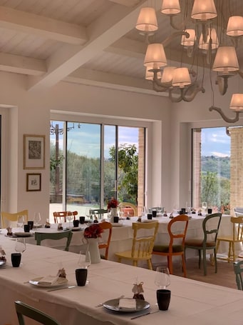 Desayuno buffet diario (EUR 10 por persona). Frantoio L'Olinda