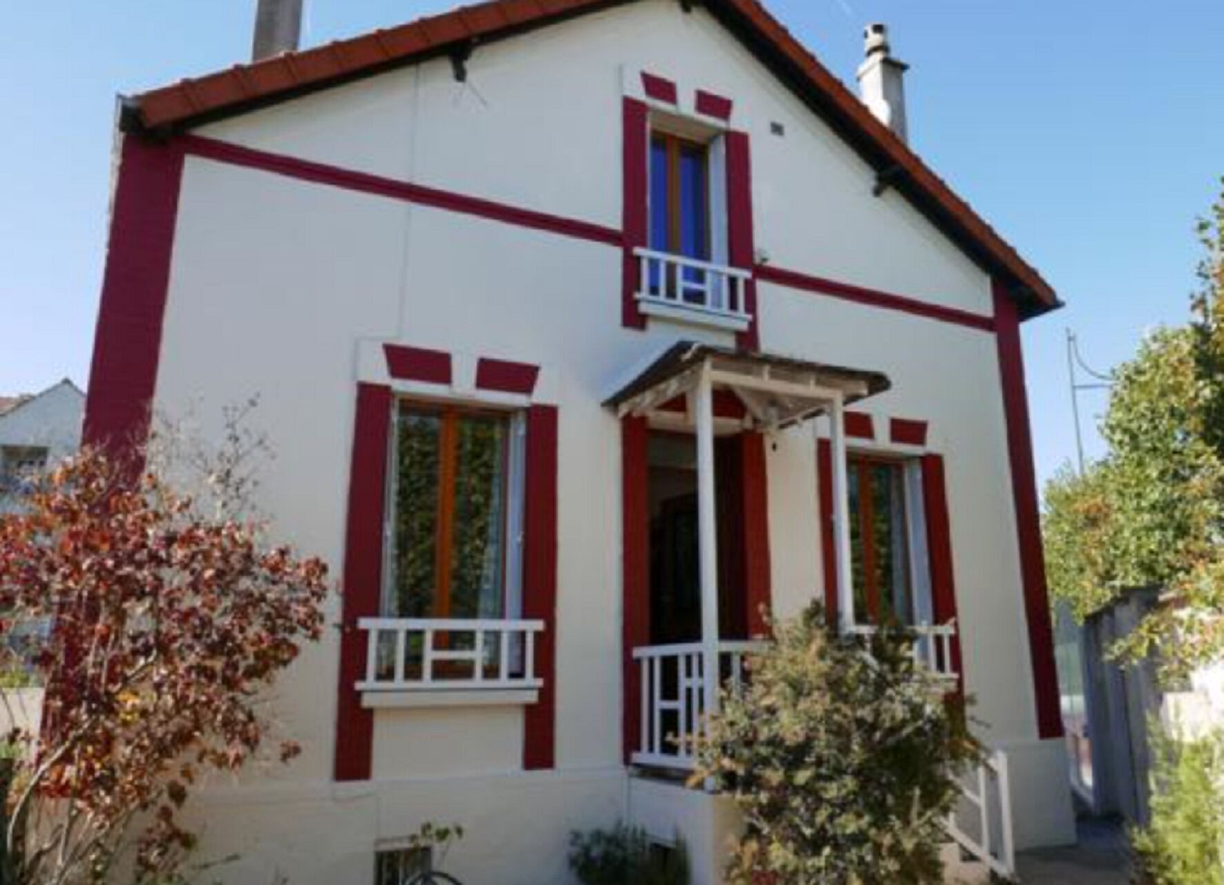 The White & Red House near Villepinte, Paris, Disney, CDG Airport