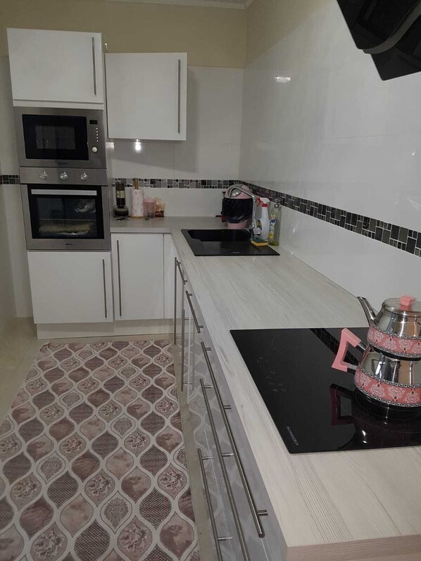 Mikrowelle, Ofen, Herdplatte, Geschirrspüler