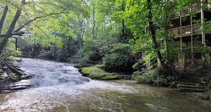 Bear Gone Fishing- Perfect Fall Getaway!!! Mins to Highlands