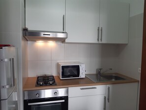 Fridge, microwave, oven, coffee/tea maker - BEACH VIEW, WIFI AND REFURBISHED (Quarteira)