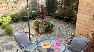 Apartment, Private Bathroom, Garden View (Town Centre No. 30) | Garden