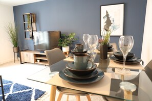 Premium Apartment, Private Bathroom, City View (City Centre) | Lounge - Blueberry View (Worcester)