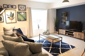 Premium Apartment, Private Bathroom, City View (City Centre) | Lounge - Blueberry View (Worcester)