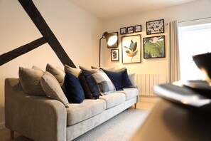 Premium Apartment, Private Bathroom, City View (City Centre) | Lounge
