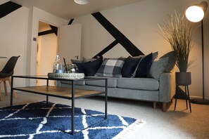 Premium Apartment, Private Bathroom, City View (City Centre) | Lounge - Blueberry View (Worcester)