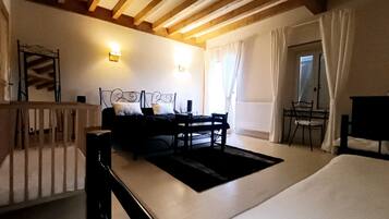 8 quartos, ferros/tĂĄbuas de passar roupa, Wi-Fi, roupa de cama