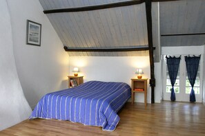 2 Schlafzimmer, Schreibtisch, Bügeleisen/Bügelbrett, kostenloses WLAN