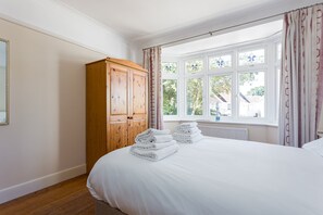 2 soverom, strykejern/-brett, wi-fi og sengetøy