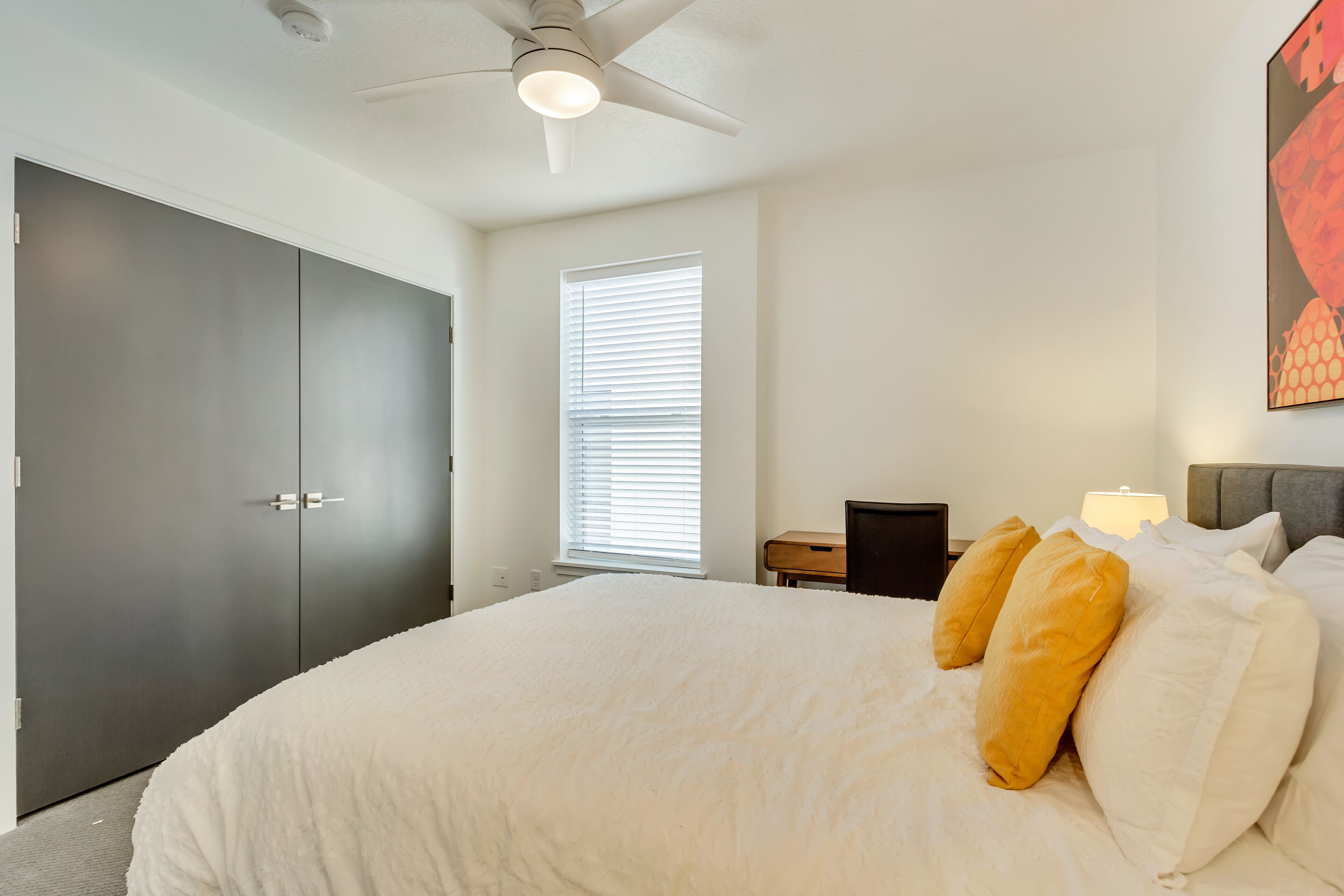 2 bedrooms, desk, iron/ironing board, WiFi (free)