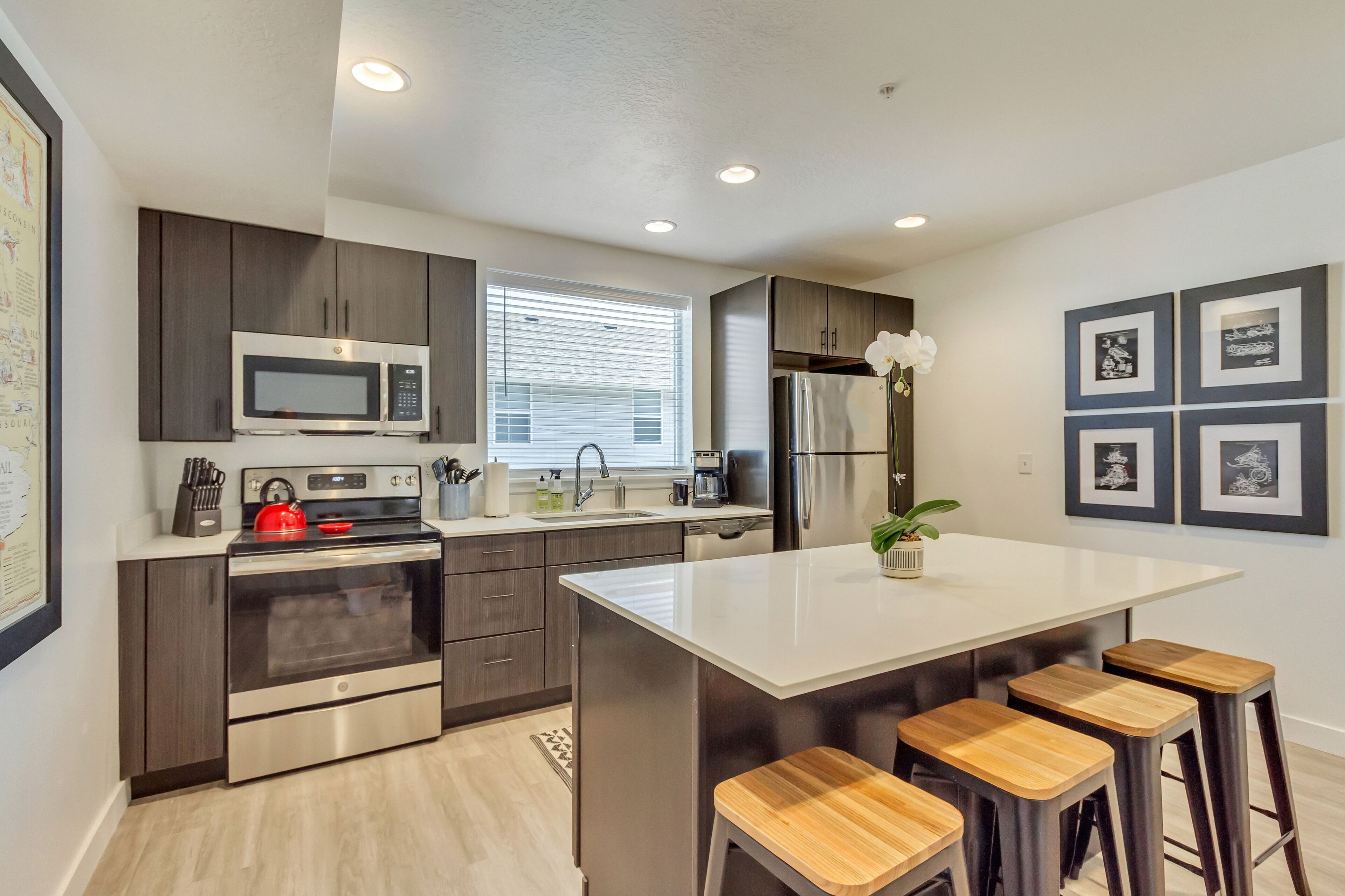 Fridge, microwave, oven, stovetop