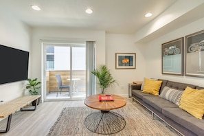 Smart TV, books - LCF - 2 Master Suites + 2.5BA Townhome - Garage Parking - Sleeps 4 (Salt Lake City)