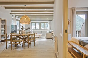 3 slaapkamers, een strijkplank/strijkijzer, internet, beddengoed