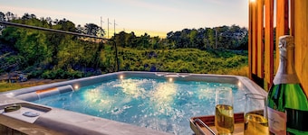 Dollywood | Hot Tub | King Beds | Pets | No Steep Roads