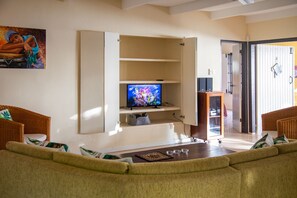 Smart TV, books, stereo