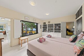 4 bedrooms, in-room safe, desk, iron/ironing board