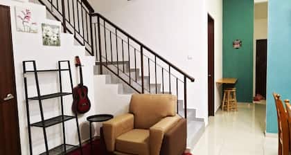 Hana Homestay ( 2 bedroom aircond, 1 bedroom fan)