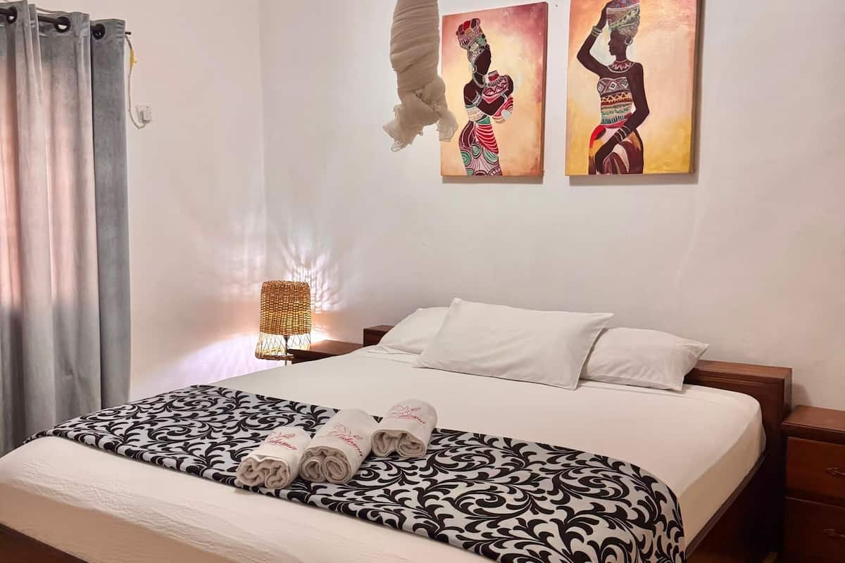 Habitación doble Deluxe | 1 habitación, escritorio y wifi gratis