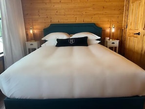 4 bedrooms, free WiFi, bed sheets