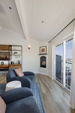 Suite Panorama, akses difabel, kamar mandi pribadi (STARBOARD Oceanfront King) | 1 kamar tidur, brankas, tirai kedap cahaya, dan kedap suara