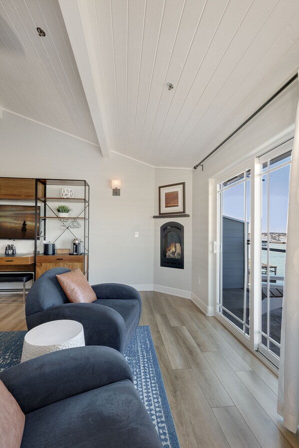 Panoramic Suite, Accessible, Private Bathroom (STARBOARD Oceanfront King) - Anderson Inn (Morro Bay)