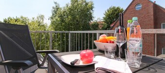 Comfortable apartment on the upper floor for 4 people with balcony, garden & terrace.