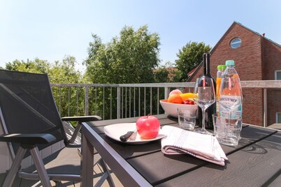 Comfortable apartment on the upper floor for 4 people with balcony, garden & terrace.