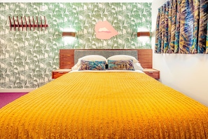 Individually decorated, individually furnished, free WiFi, bed sheets - Classen Inn (Oklahoma City)
