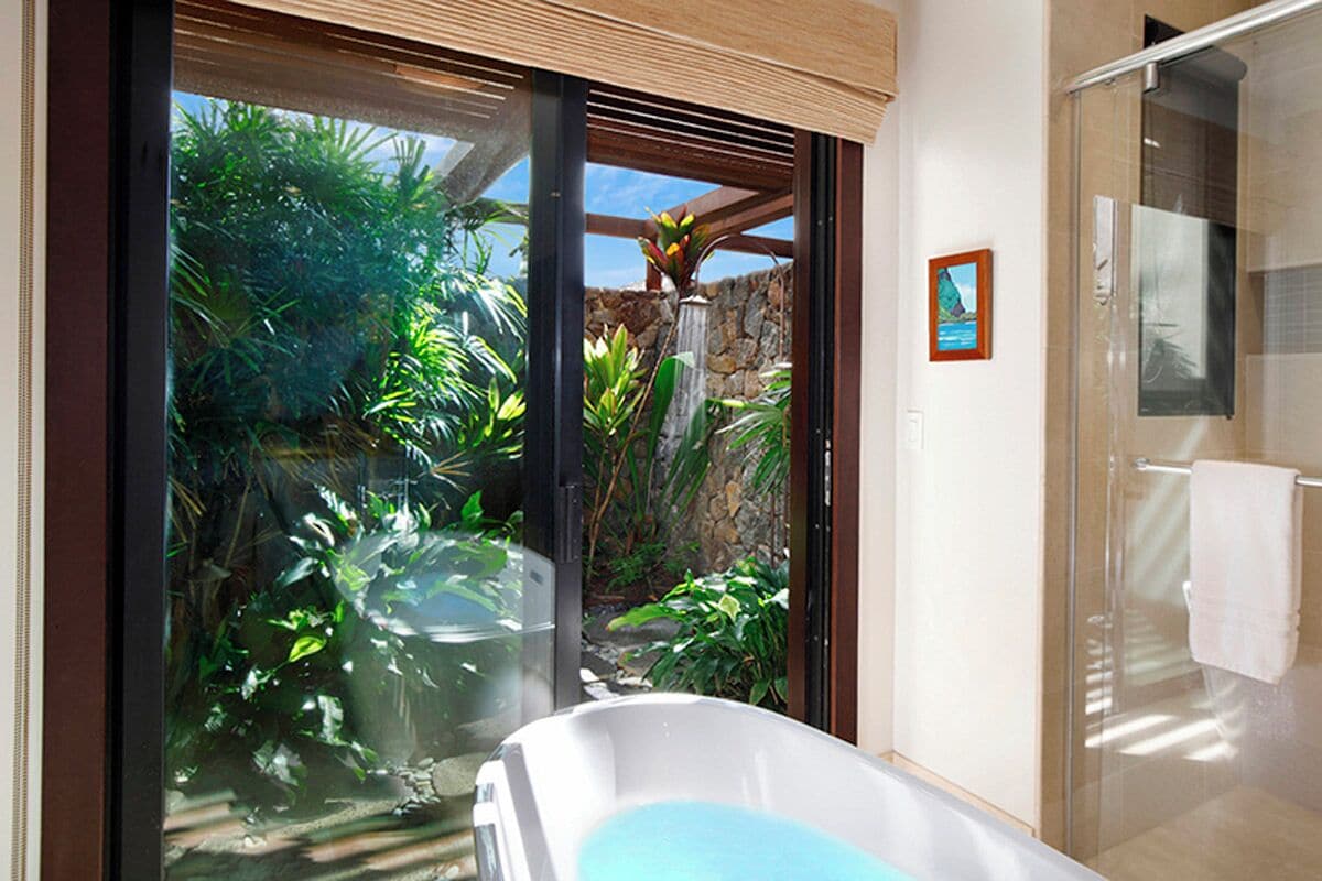 Bathtub, hair dryer, towels