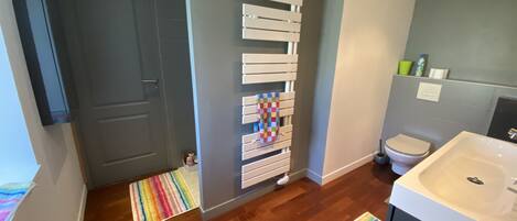 Towels, toilet paper