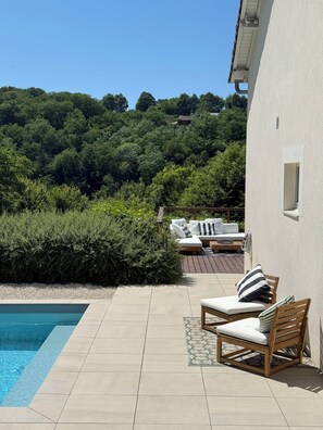 Een verwarmd zwembad