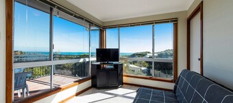 Ninettas View - Budget beachside accommodation