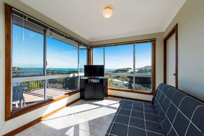 Ninettas View - Budget beachside accommodation