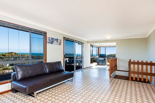 Ninettas View - Budget beachside accommodation