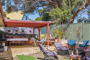 Outdoor dining - Waves And Moore - Beautifully presented home (Guilderton)