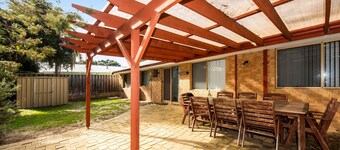 Waves And Moore - Beautifully presented home