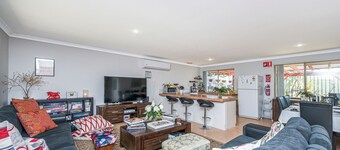 Waves And Moore - Beautifully presented home