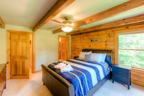 3 bedrooms, iron/ironing board, internet, bed sheets